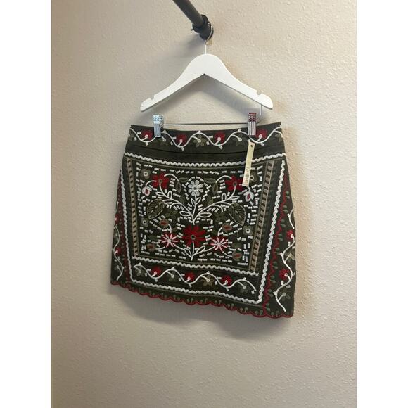 NWT Francesca’s Mi Ami Olive Green Floral Embroidered skirt size Small MSRP $54 - Picture 1 of 11